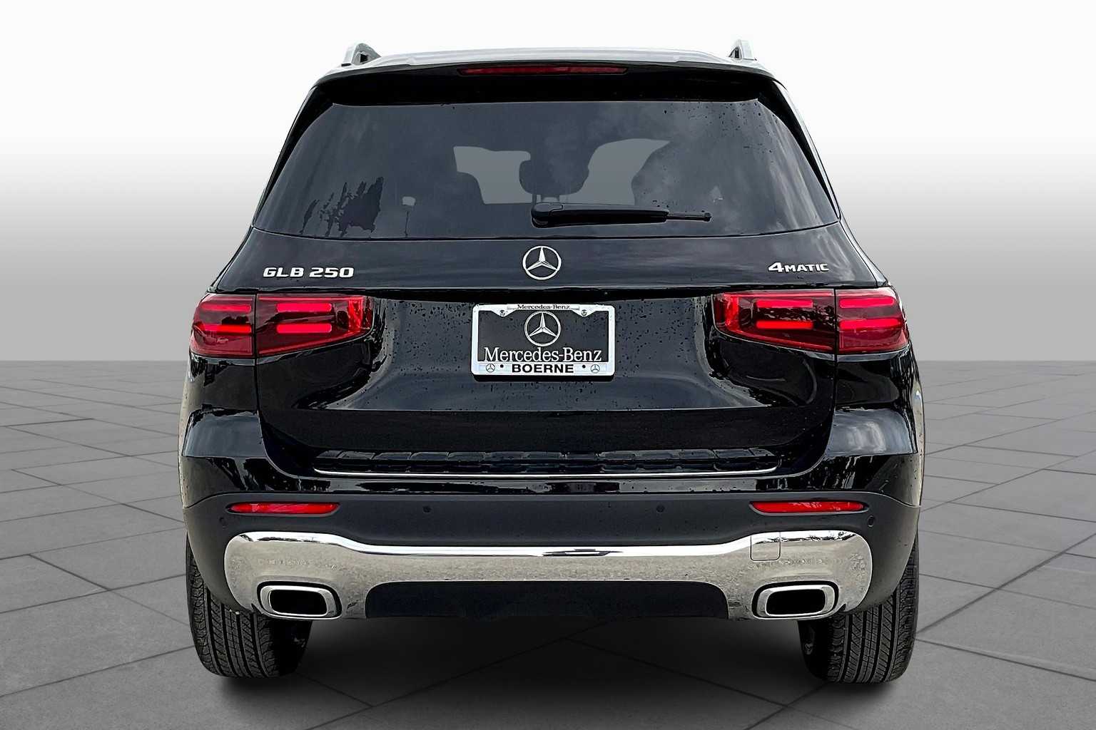 2025 Mercedes Benz GLB 250 4MATIC photo 4