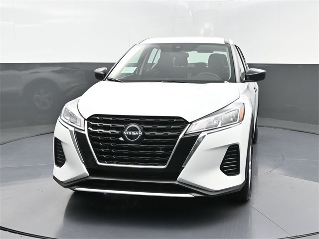 2025 Nissan Kicks Play S photo 2