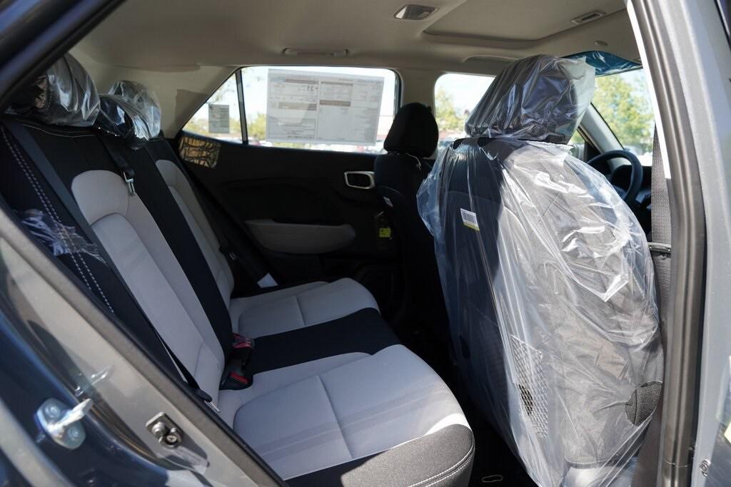 2025 Hyundai Venue SEL photo 11
