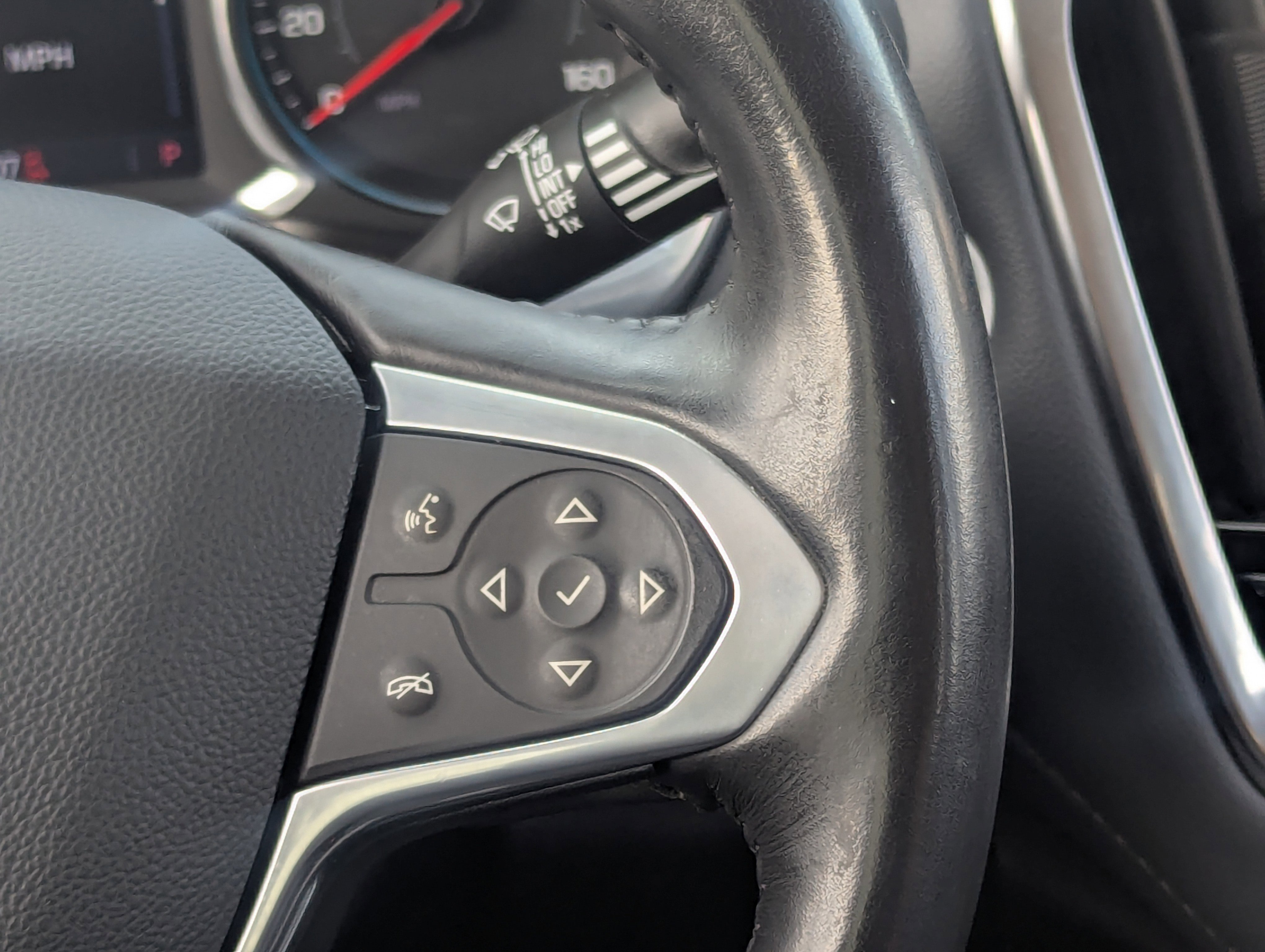 2021 Chevrolet Traverse Cloth photo 2