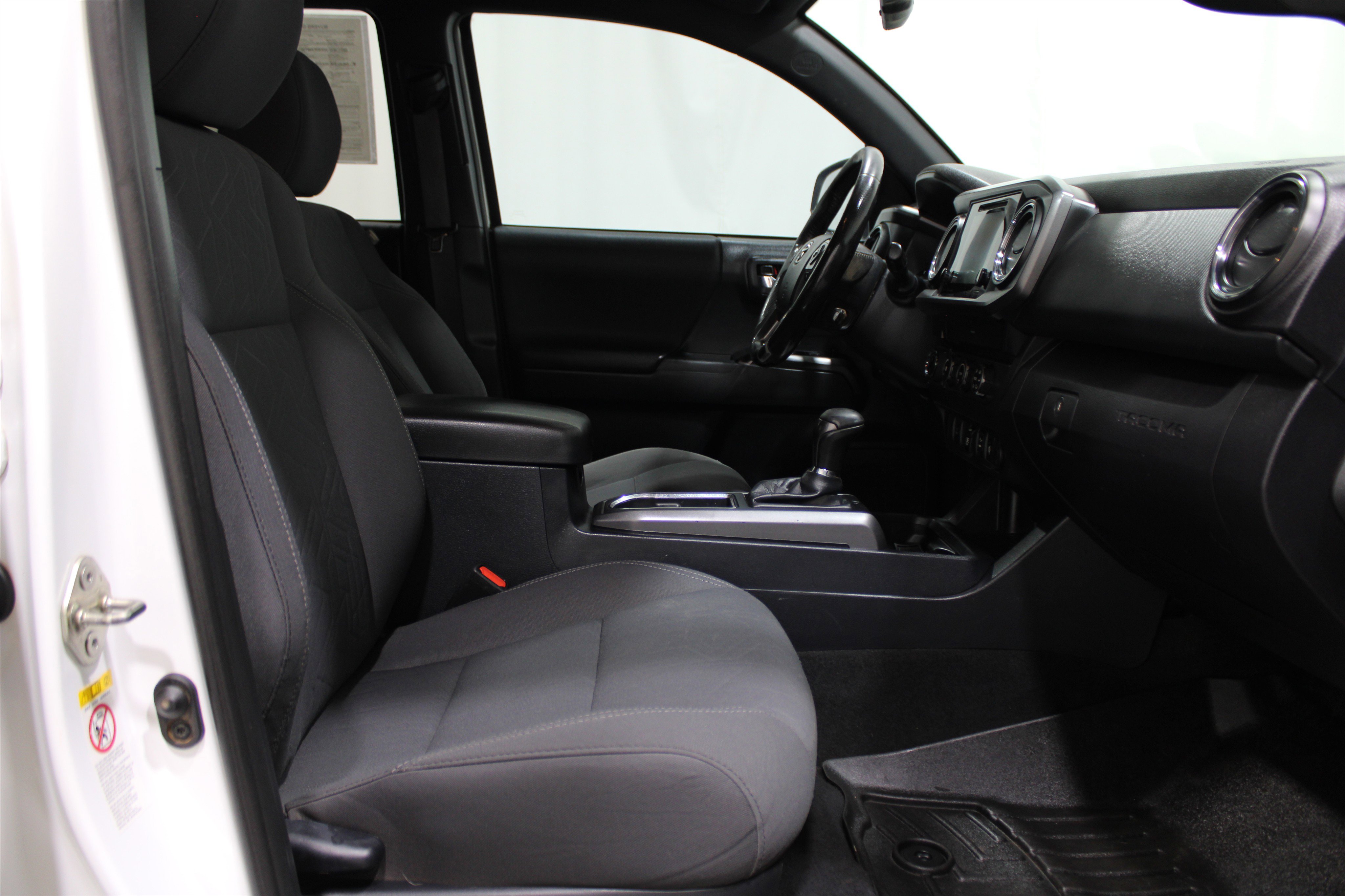 2019 Toyota Tacoma TRD Off-Road V6 photo 18
