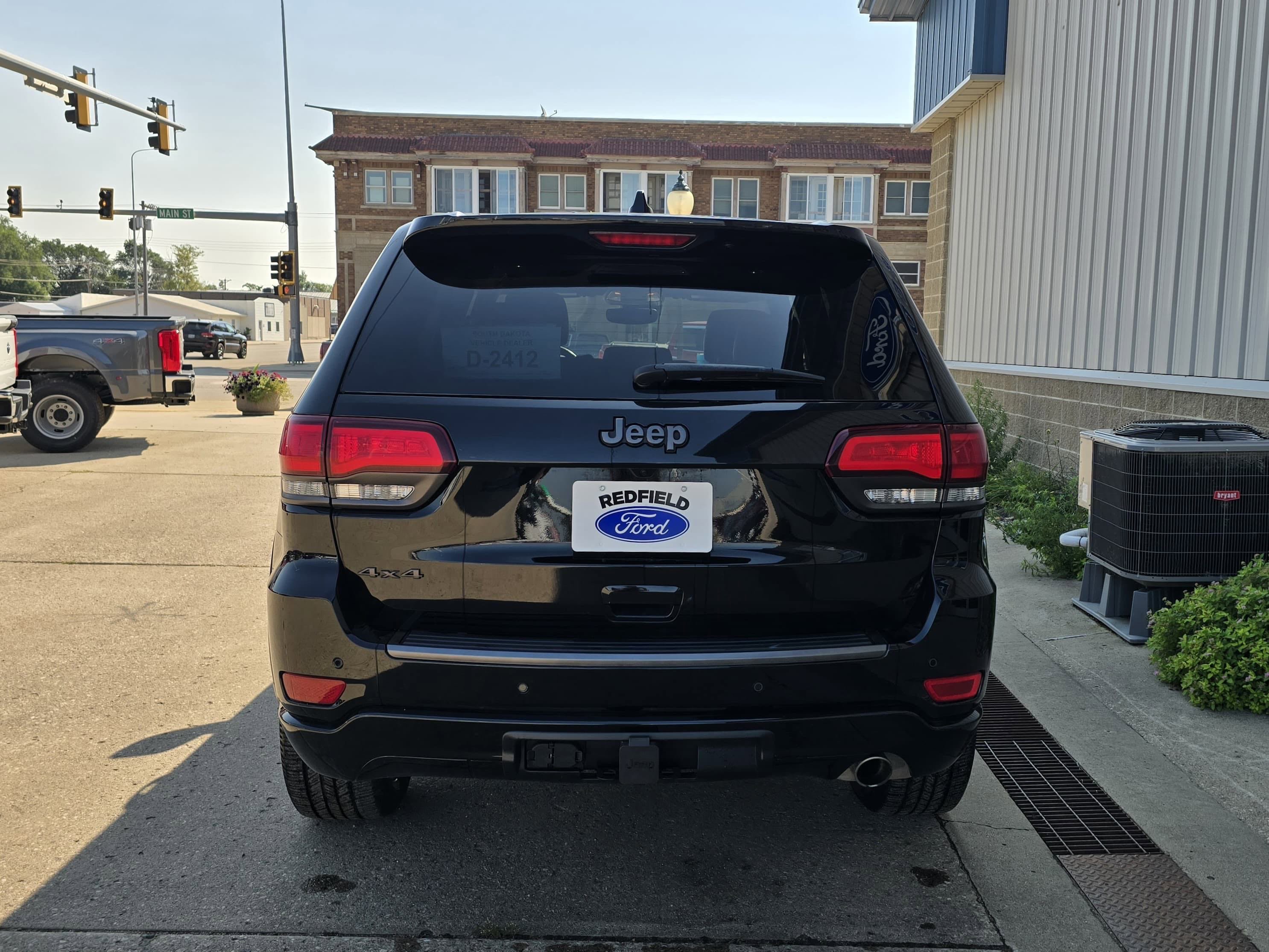 2021 Jeep Grand Cherokee Anniversary Edition photo 2