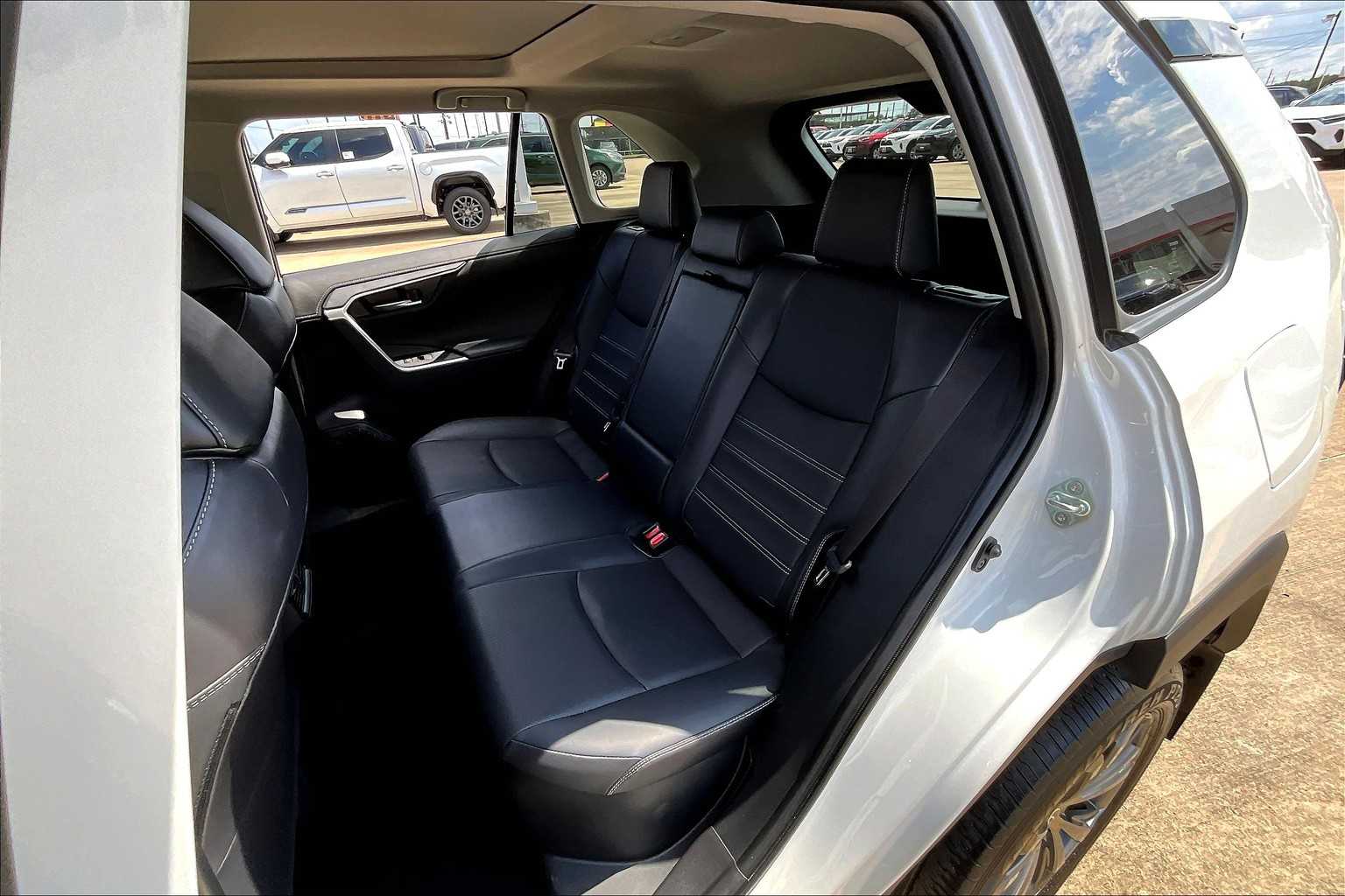 2024 Toyota RAV4 Hybrid Limited photo 18