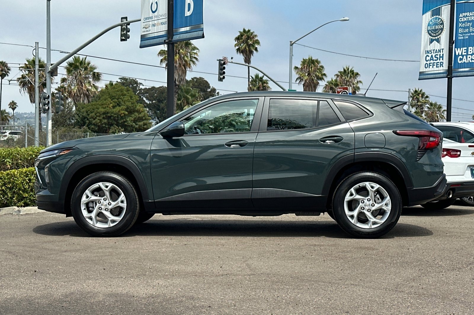 2025 Chevrolet Trax LS photo 7