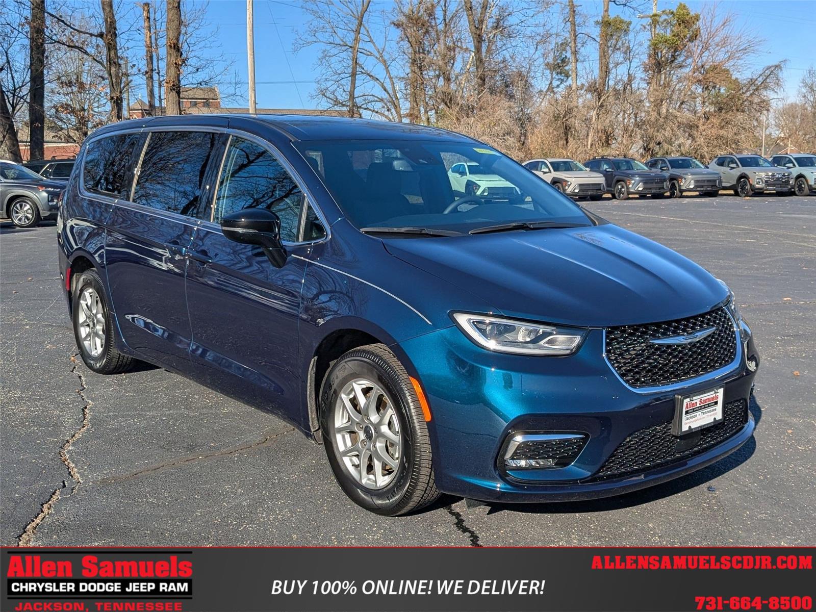 2025 Chrysler Pacifica Select's photo