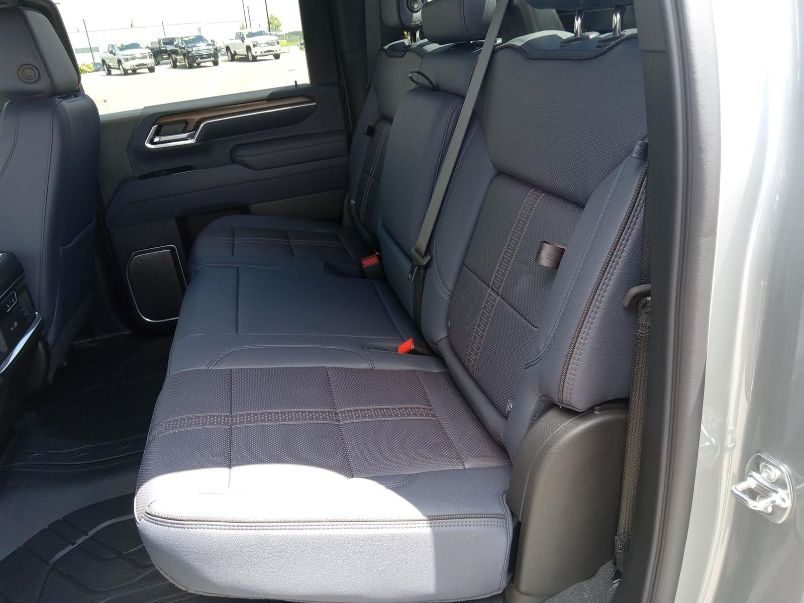 2025 Chevrolet Silverado 2500HD High Country photo 11