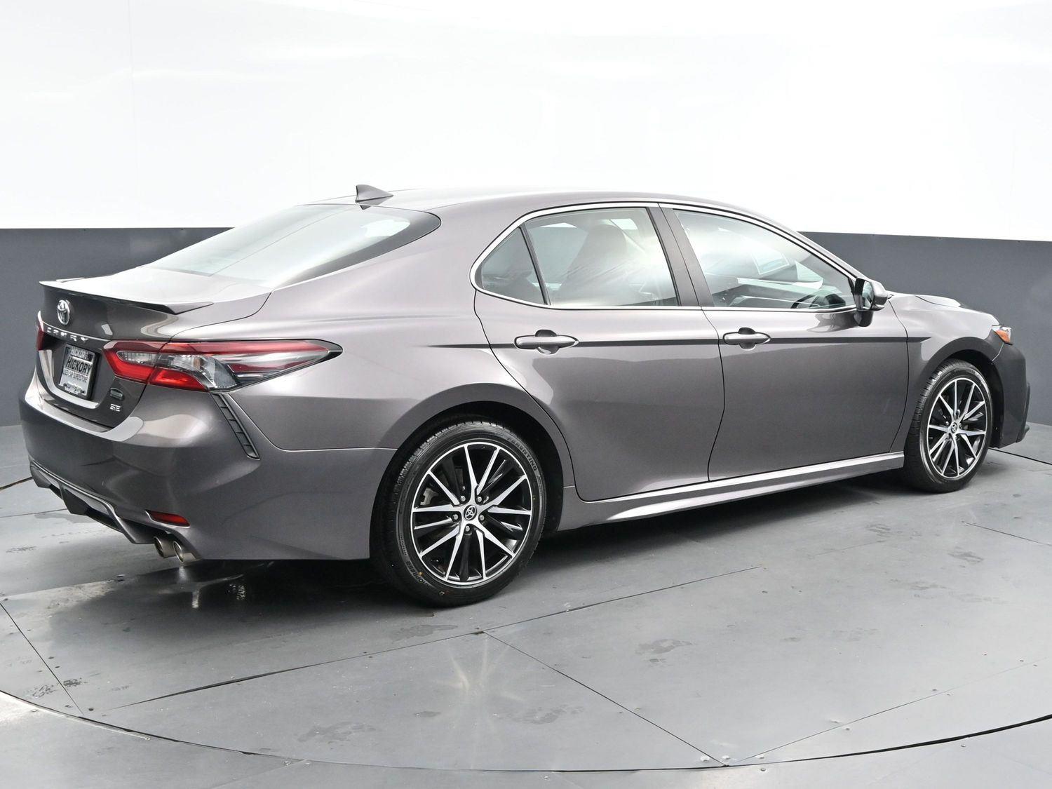2022 Toyota Camry SE photo 7