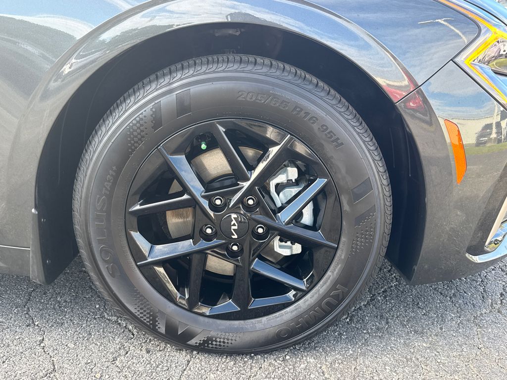 2025 Kia K5 LXS photo 11