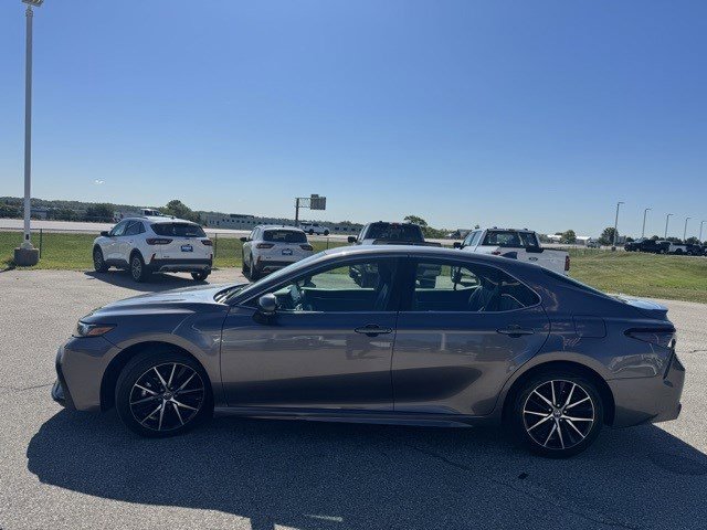 2023 Toyota Camry SE photo 4