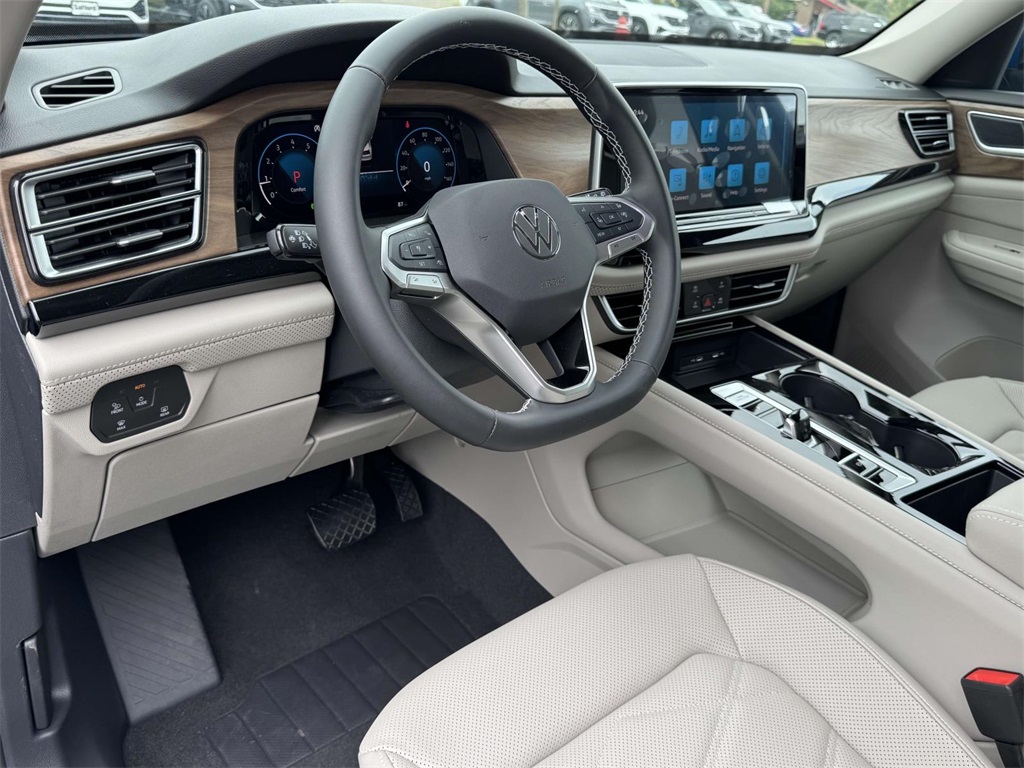 2025 Volkswagen Atlas SE Technology photo 2