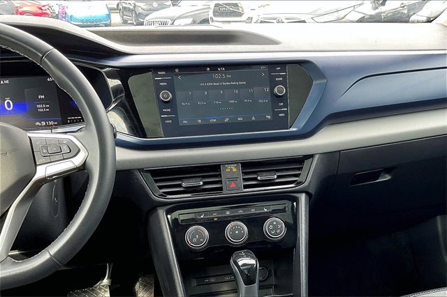 2023 Volkswagen Taos SE photo 6