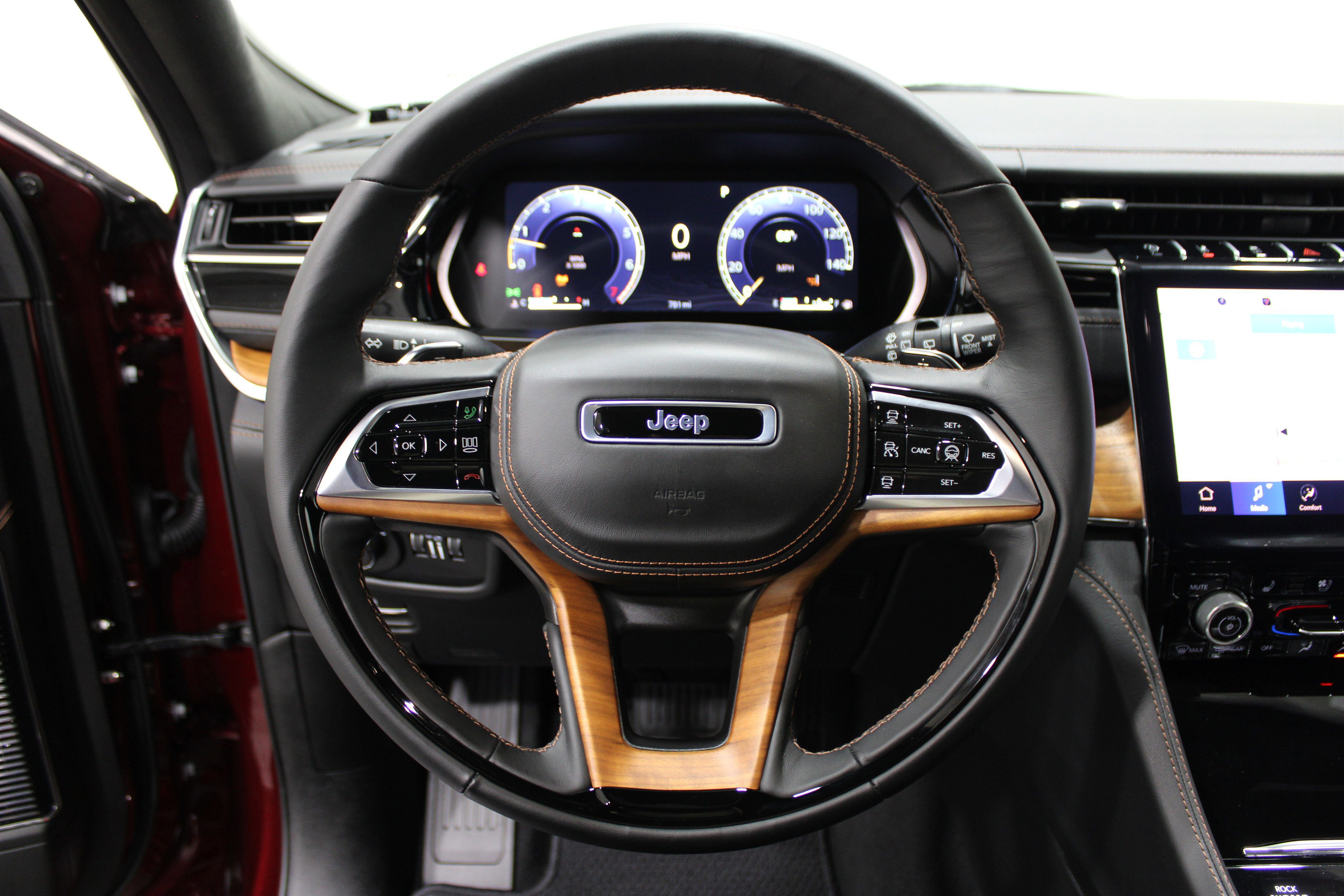 2025 Jeep Grand Cherokee L Summit Reserve photo 5