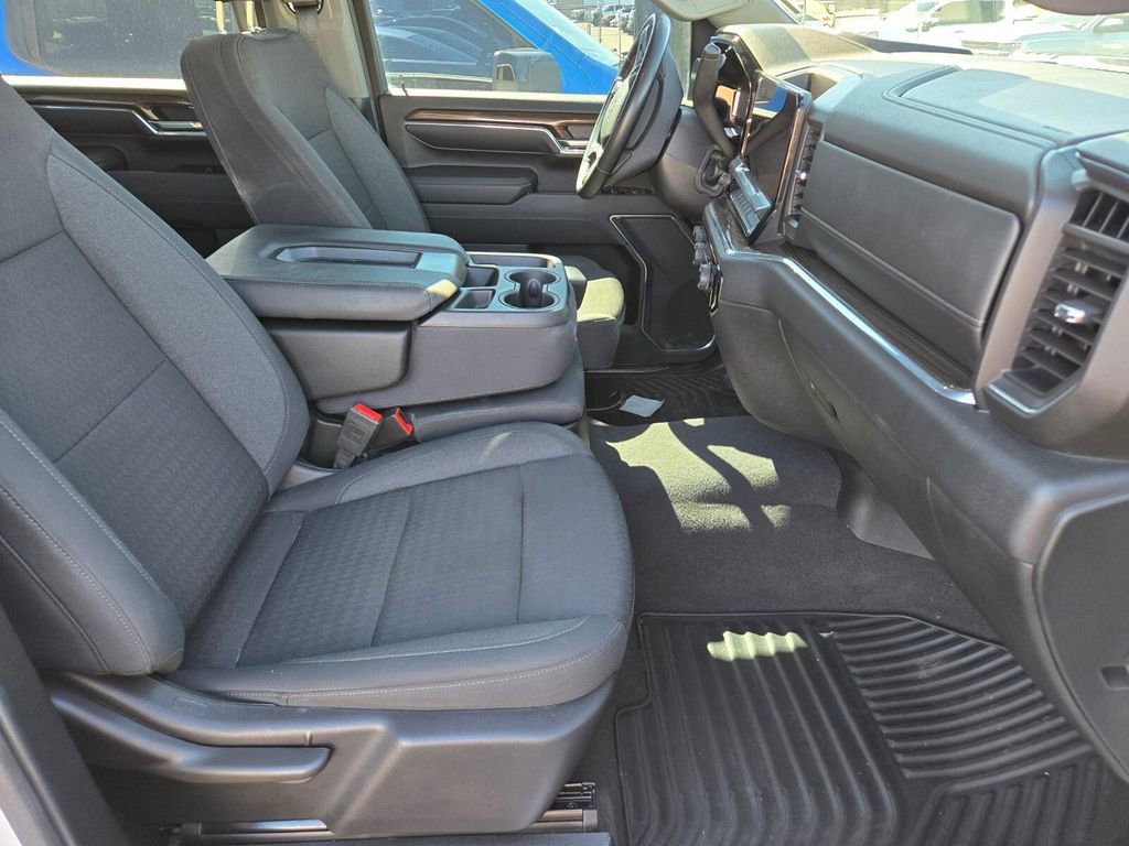 2024 Chevrolet Silverado 2500HD LT photo 3