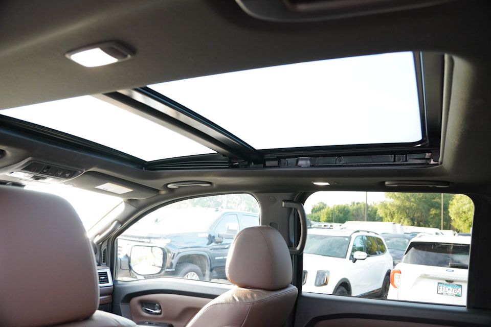 2024 Nissan Titan Platinum Reserve photo 5