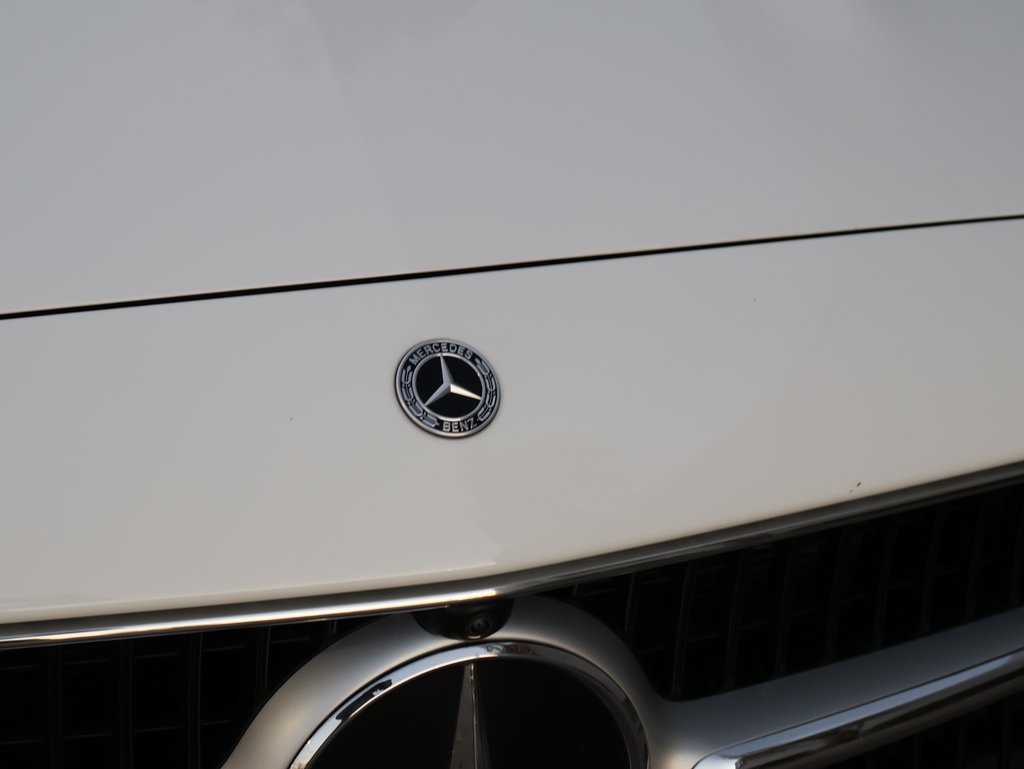 2025 Mercedes Benz C 300 4MATIC photo 2