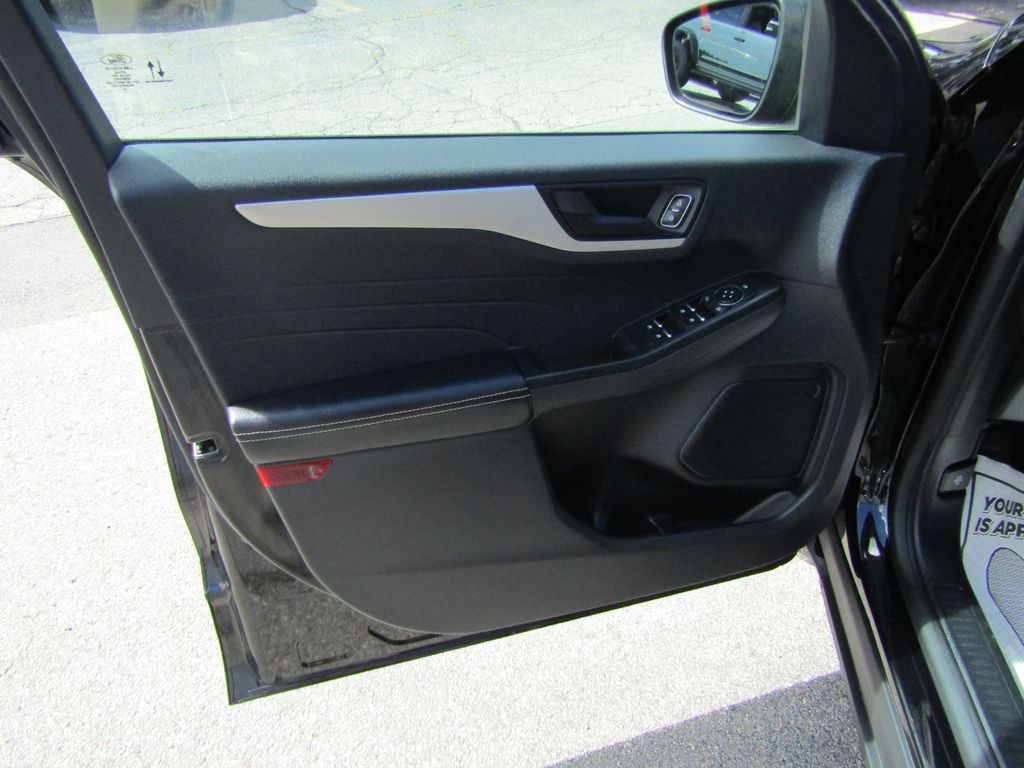 2022 Ford Escape SE photo 13