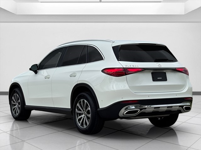 2025 Mercedes Benz GLC 300 photo 3