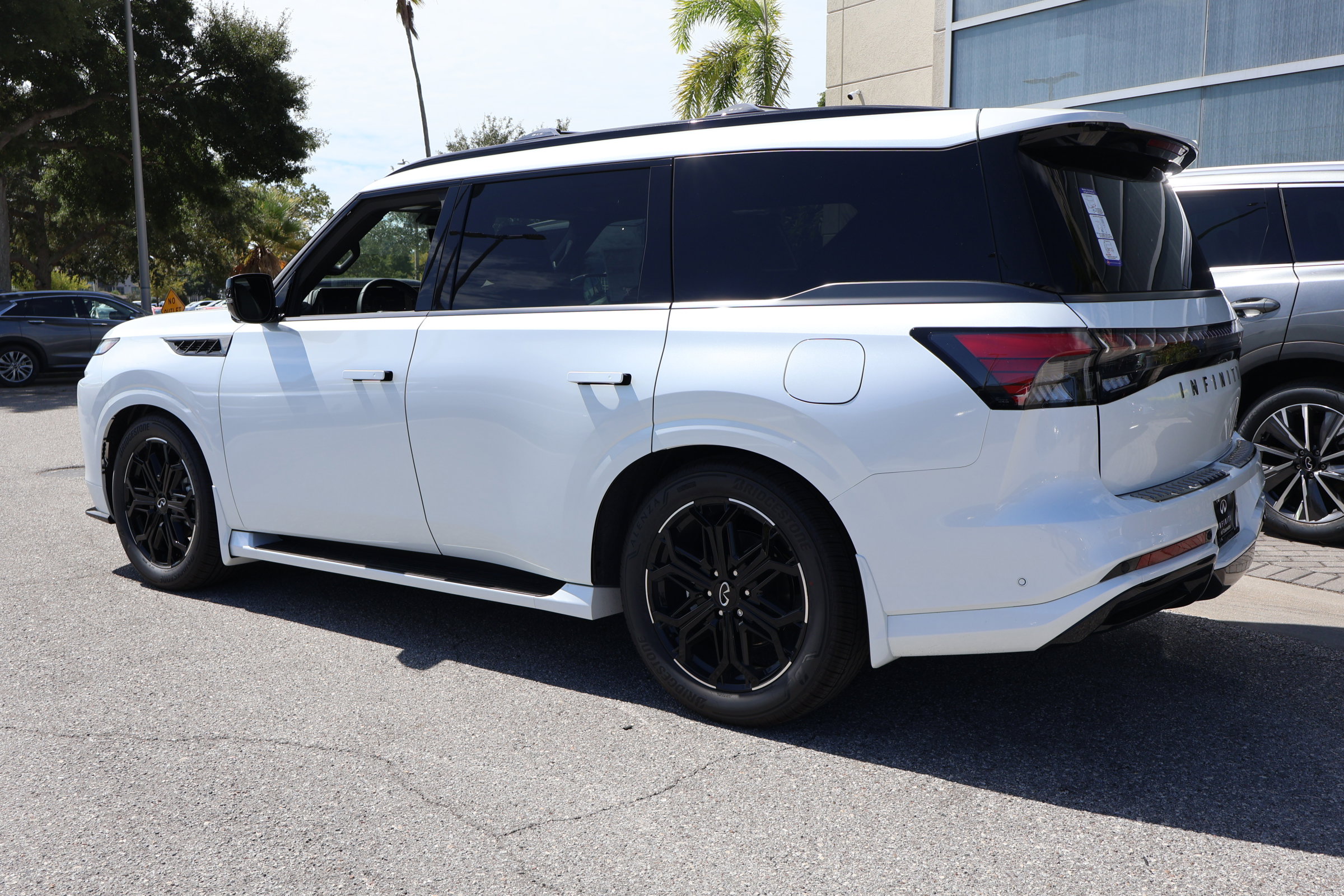 2026 Infiniti QX80 Sensory photo 2