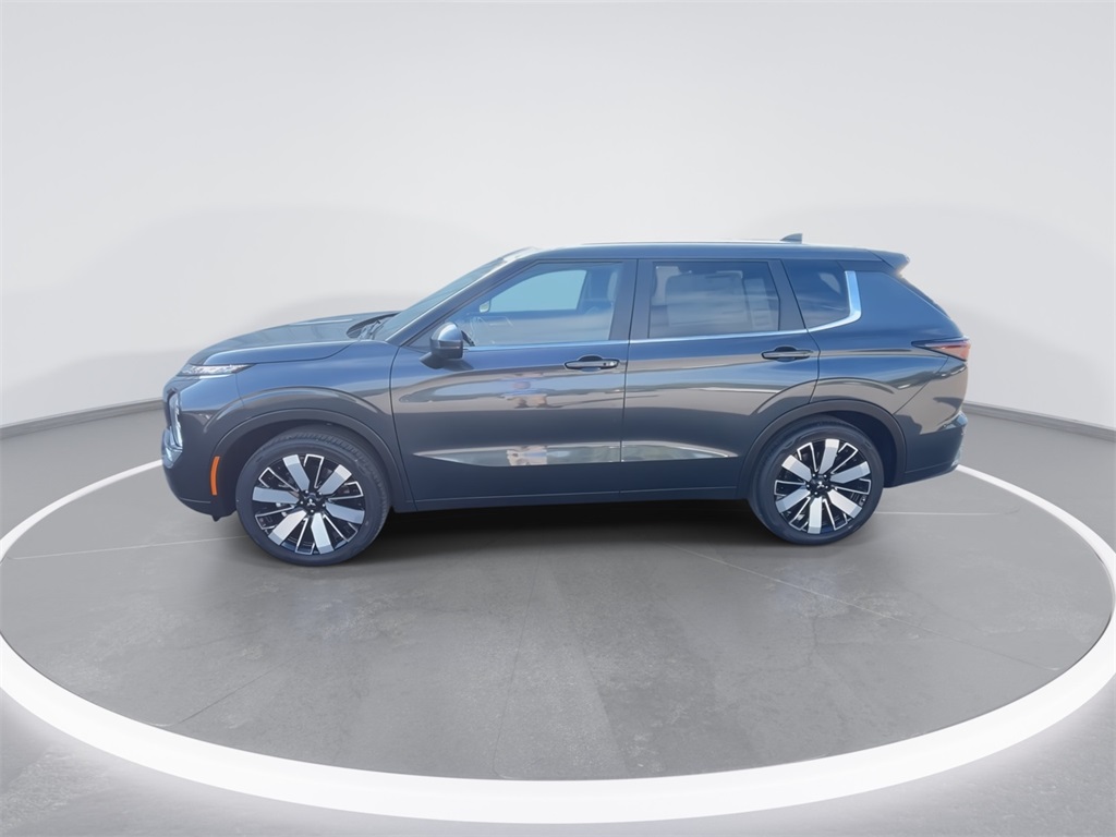 2025 Mitsubishi Outlander SE photo 5