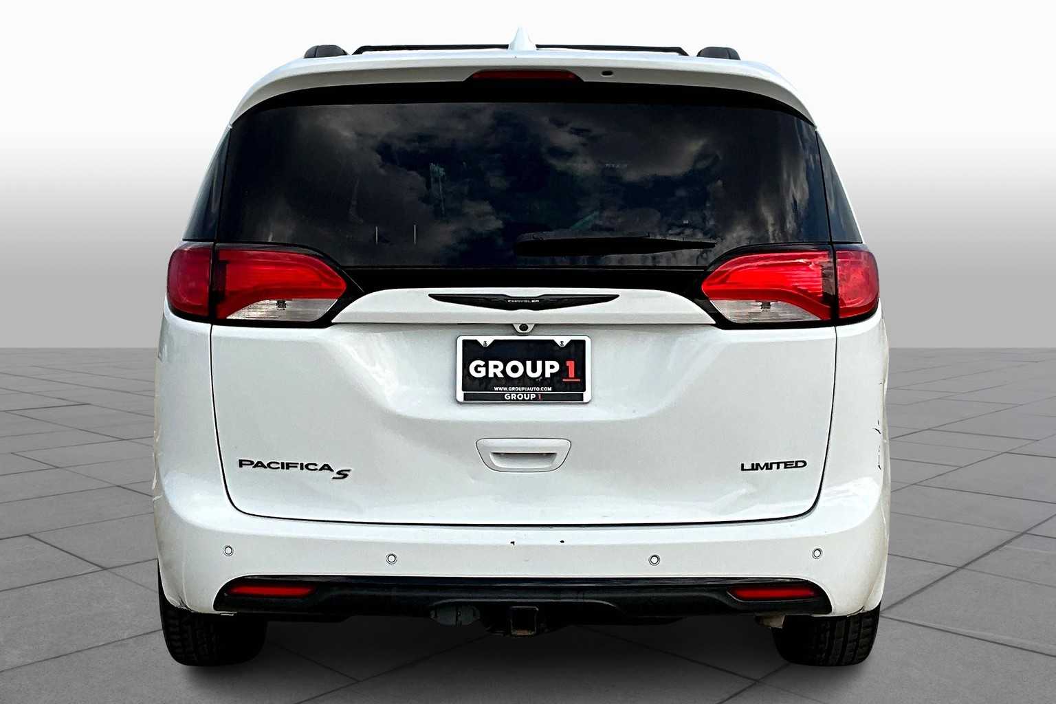 2018 Chrysler Pacifica Limited photo 4