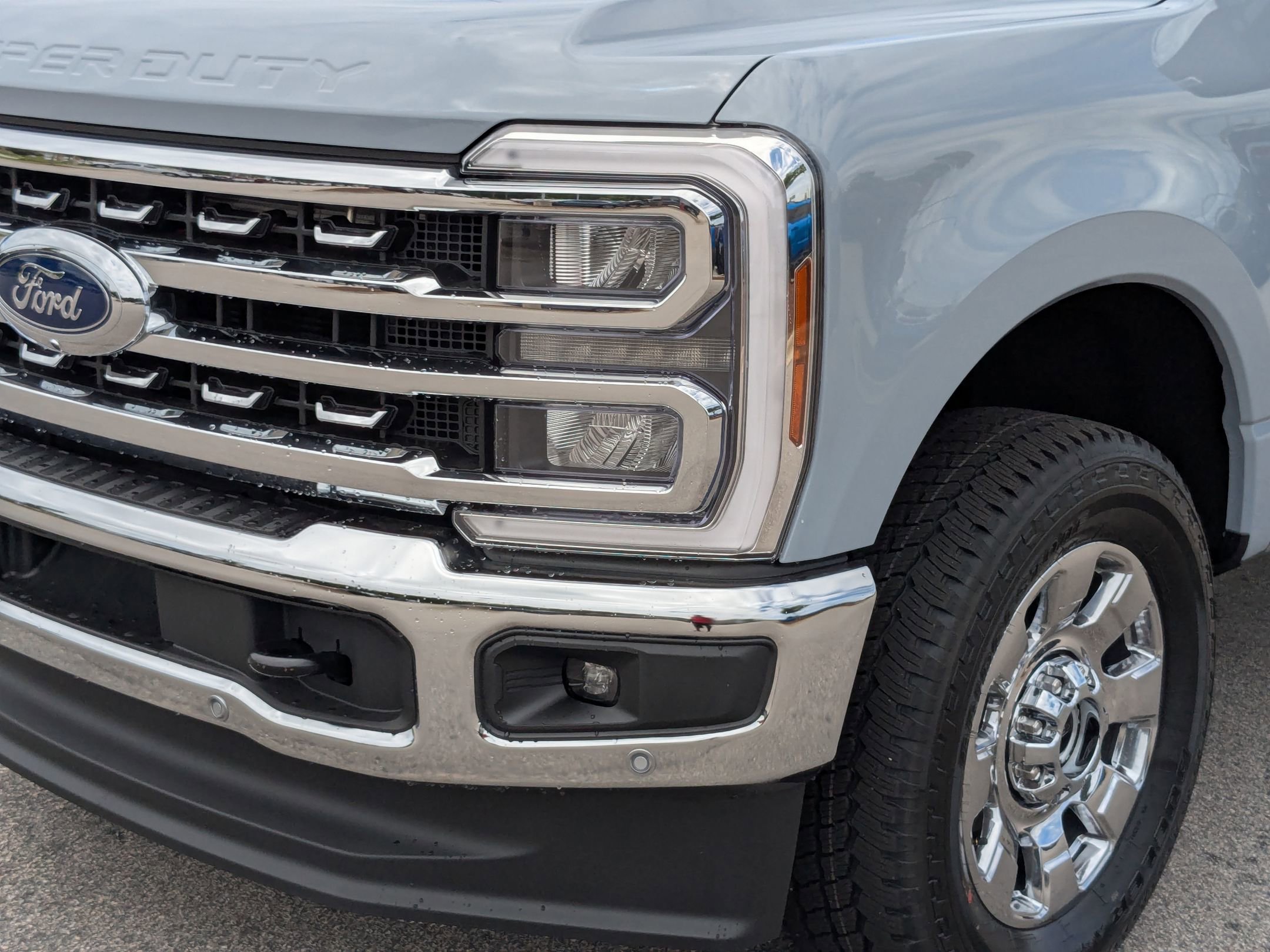 2025 Ford F-350 Lariat photo 2