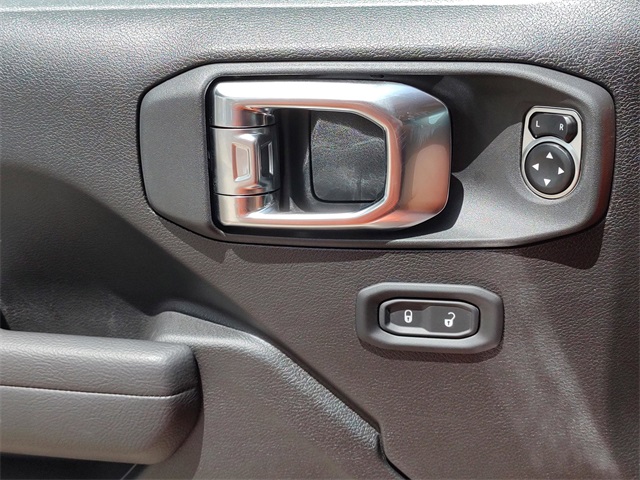 2025 Jeep Wrangler photo 25