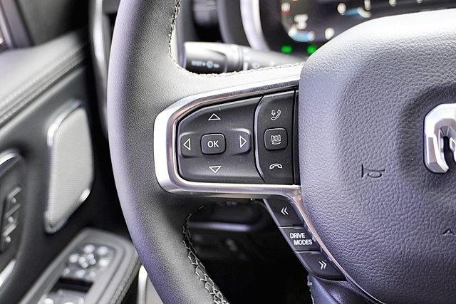 New 2026 Diamond Black Crystal Pearl-Coat Exterior Paint RAM Laramie image 41