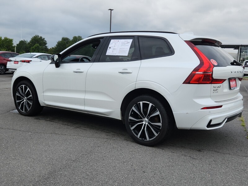 2023 Volvo XC60 B5 Plus photo 4