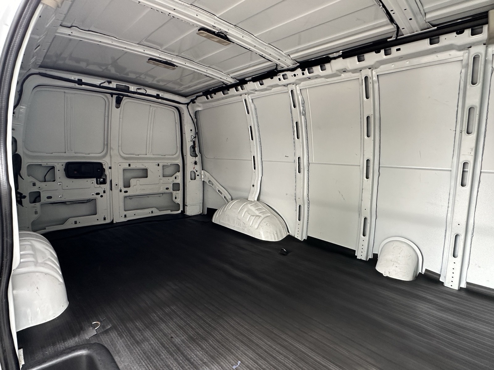 2023 Chevrolet Express Cargo Van photo 10