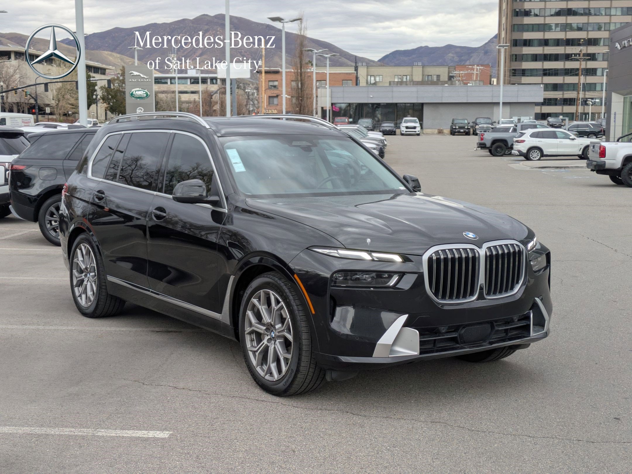 2023 BMW X7 40i's photo