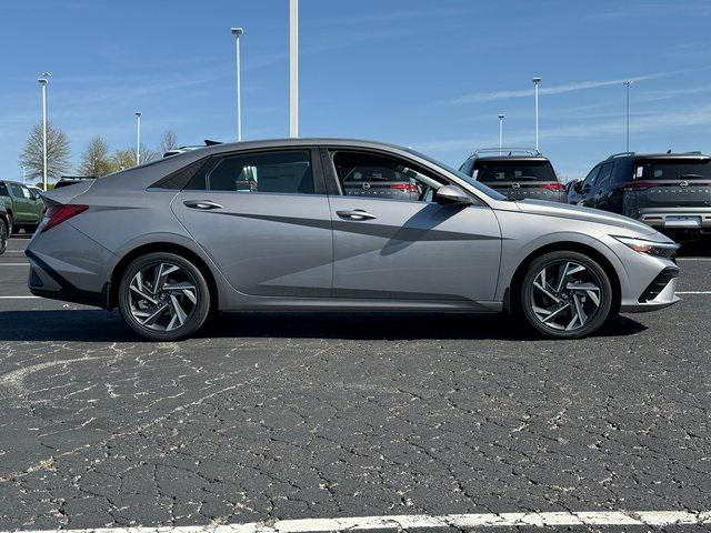 2025 Hyundai Elantra Hybrid Limited photo 2