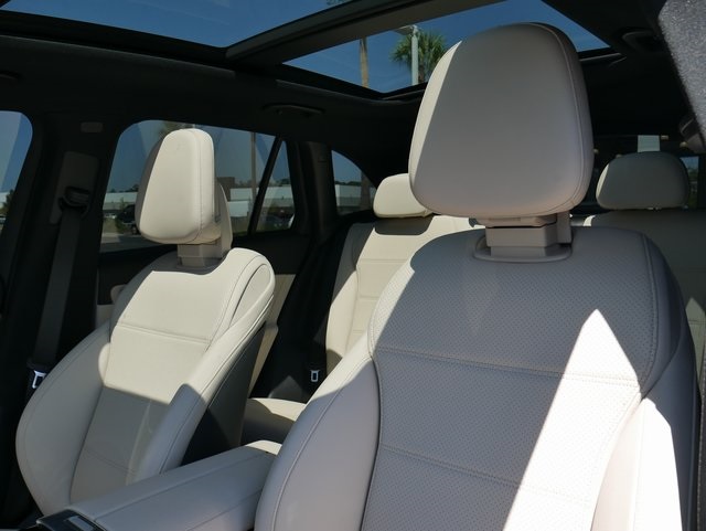 2025 Mercedes Benz GLC 300 photo 14