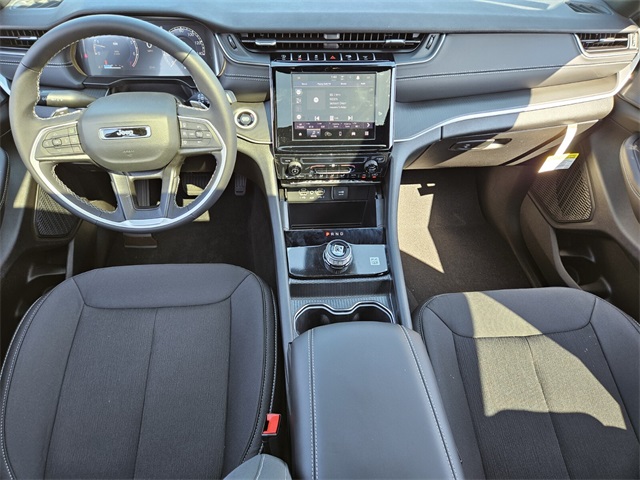2025 Jeep Grand Cherokee Laredo Altitude photo 8