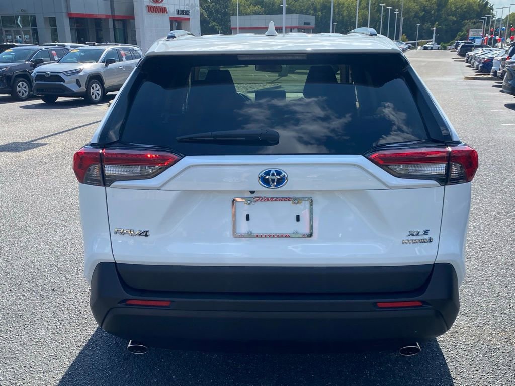 2022 Toyota RAV4 Hybrid XLE photo 9