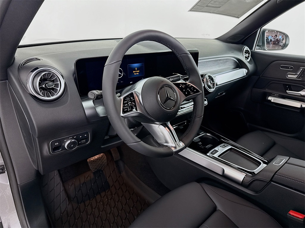 2026 Mercedes Benz GLB 250 4MATIC photo 4