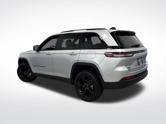 2024 Jeep Grand Cherokee Limited photo 2