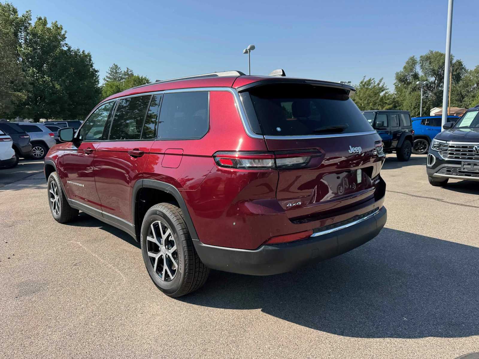 2025 Jeep Grand Cherokee Limited photo 3