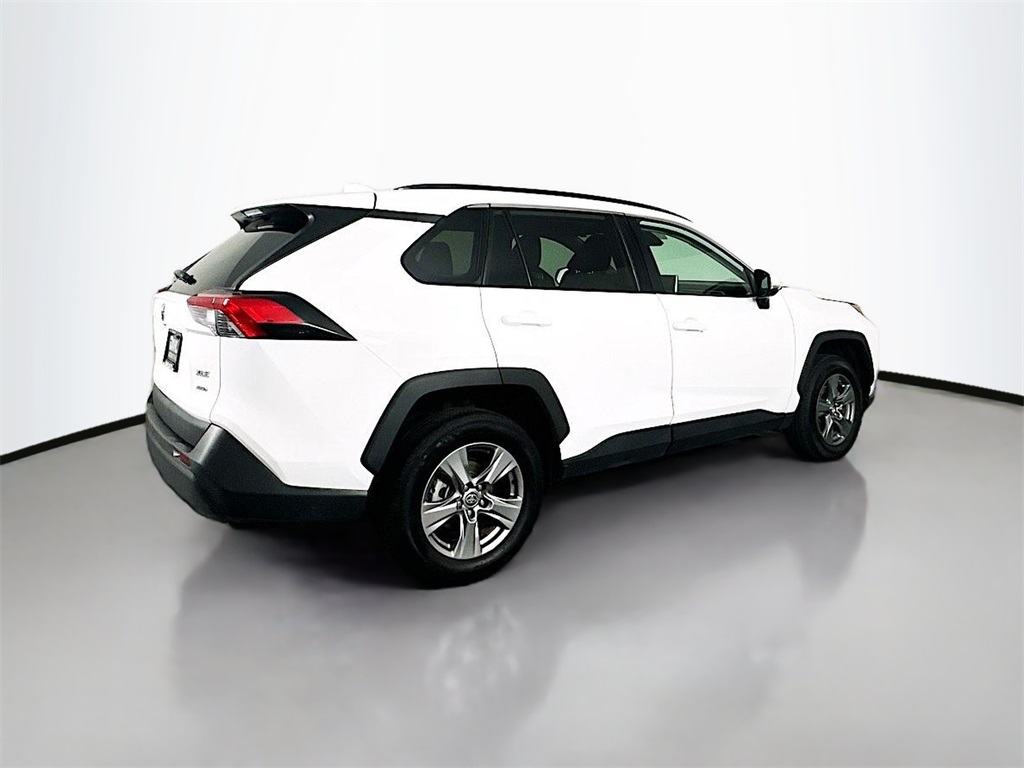2024 Toyota RAV4 XLE photo 12