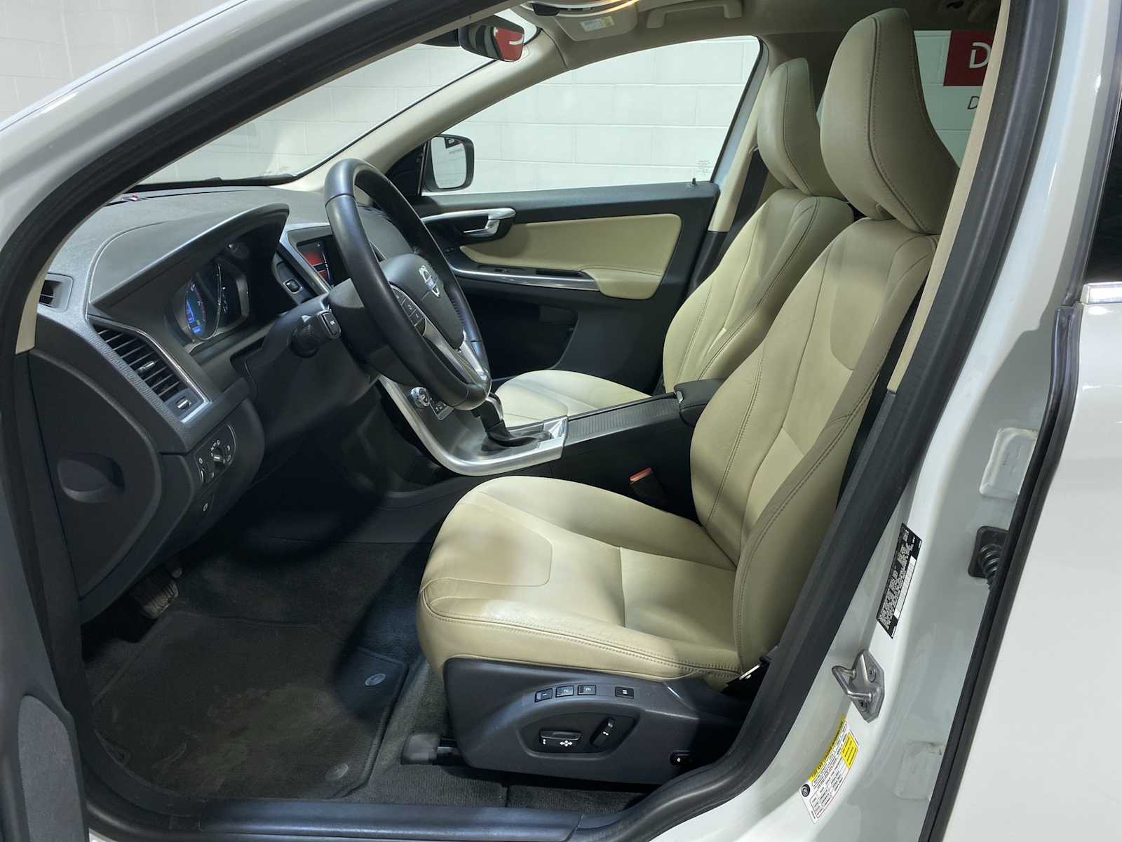 Used 2016 Volvo XC60 T6 with VIN YV449MRK5G2876836 for sale in Verona, NJ