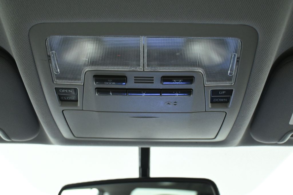 2015 Toyota Highlander Base Hybrid photo 19
