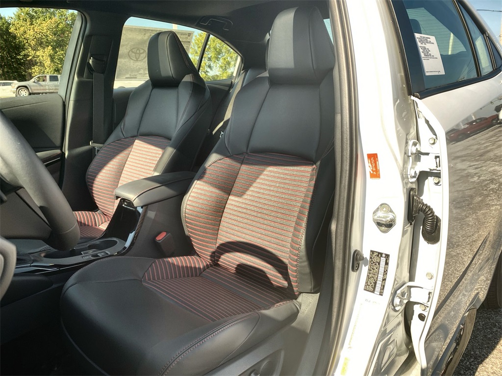 2025 Toyota Corolla XSE photo 13