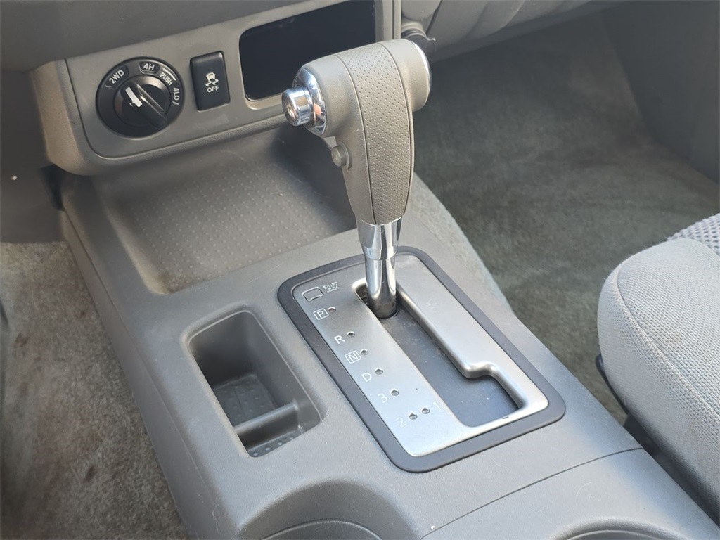 2014 Nissan Frontier S photo 16