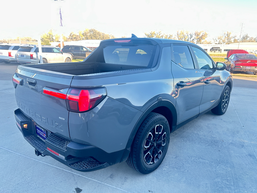 2023 Hyundai Santa Cruz SE photo 2