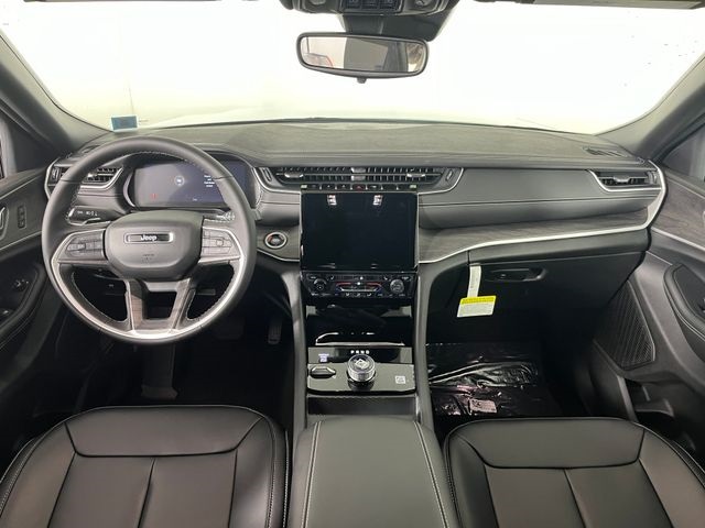 2025 Jeep Grand Cherokee Limited photo 8