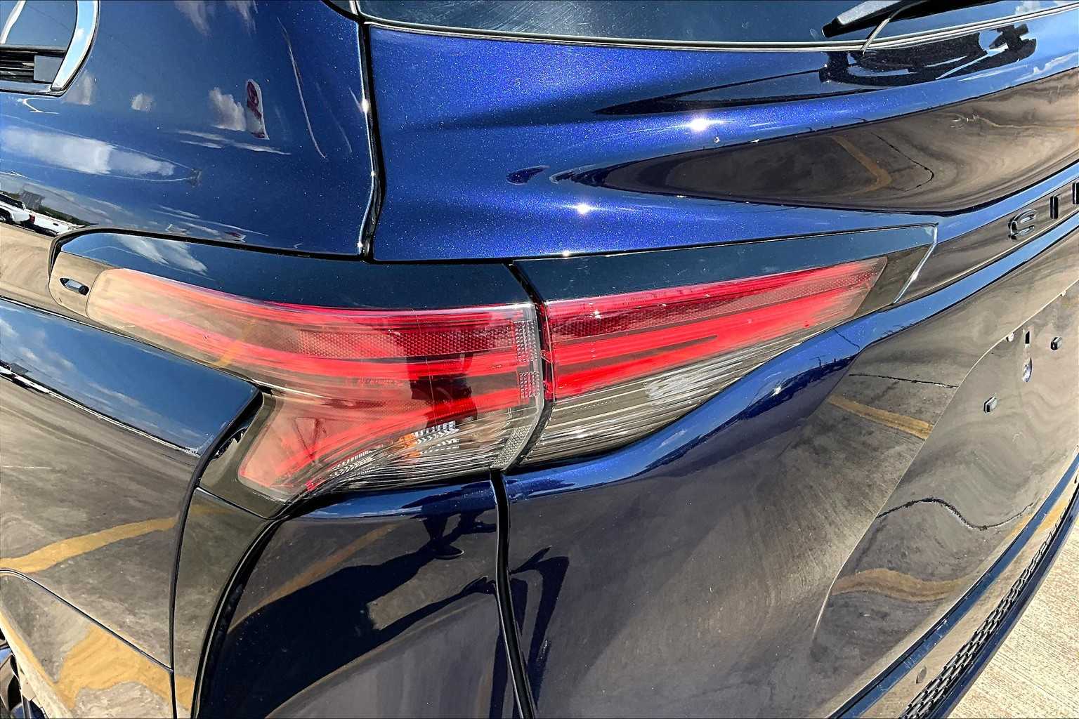 2021 Toyota Sienna XSE photo 24