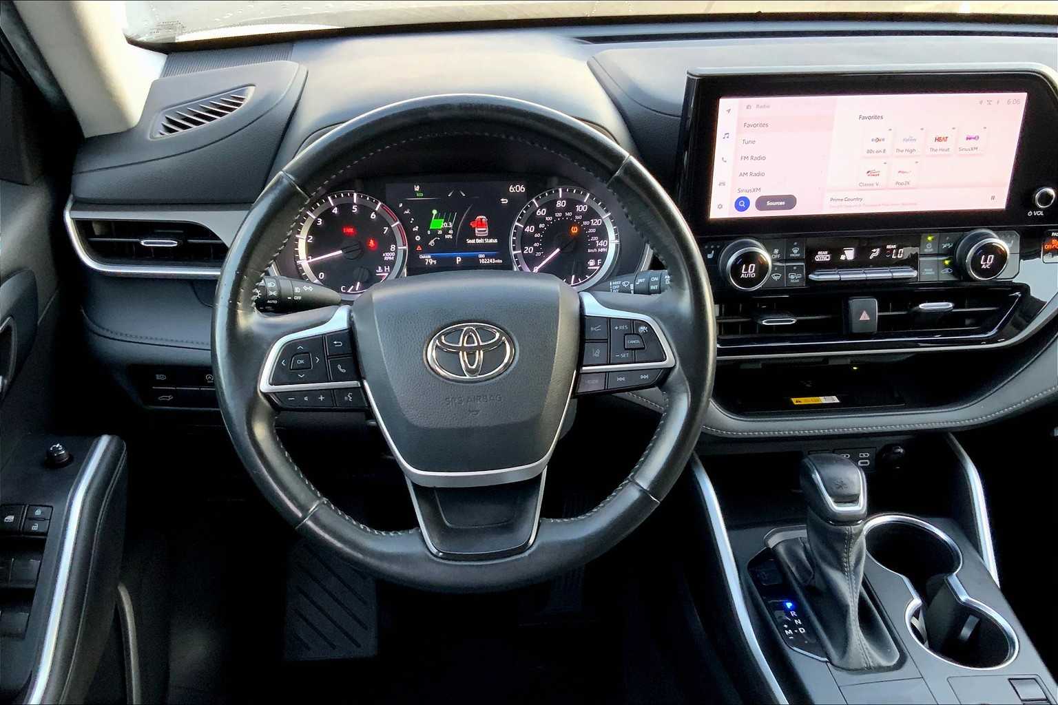 2023 Toyota Highlander XLE photo 5