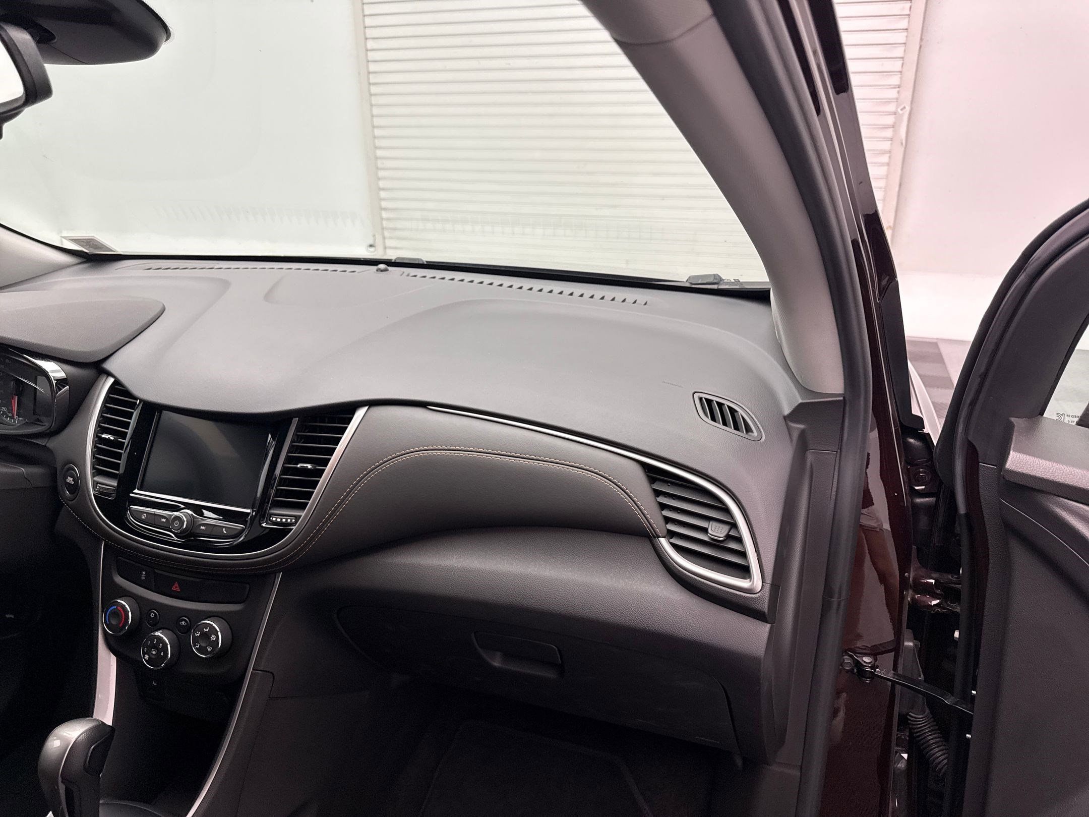 2022 Chevrolet Trax LT photo 28