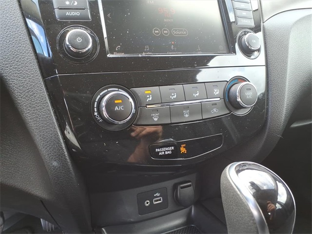 2020 Nissan Rogue Sport S photo 14