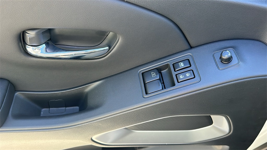 2025 Nissan Frontier King Cab SV photo 14