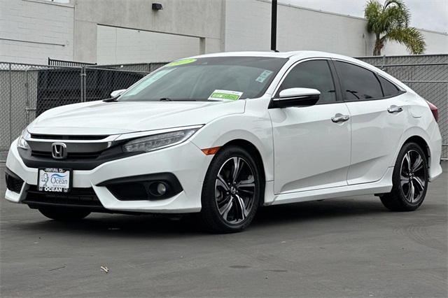 2017 Honda Civic Touring photo 5
